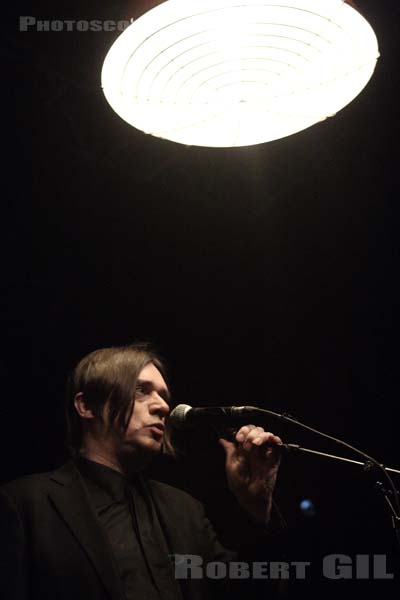 EINSTURZENDE NEUBAUTEN - 2008-05-12 - PARIS - Le Bataclan - Christian Emmerich [Blixa Bargeld]